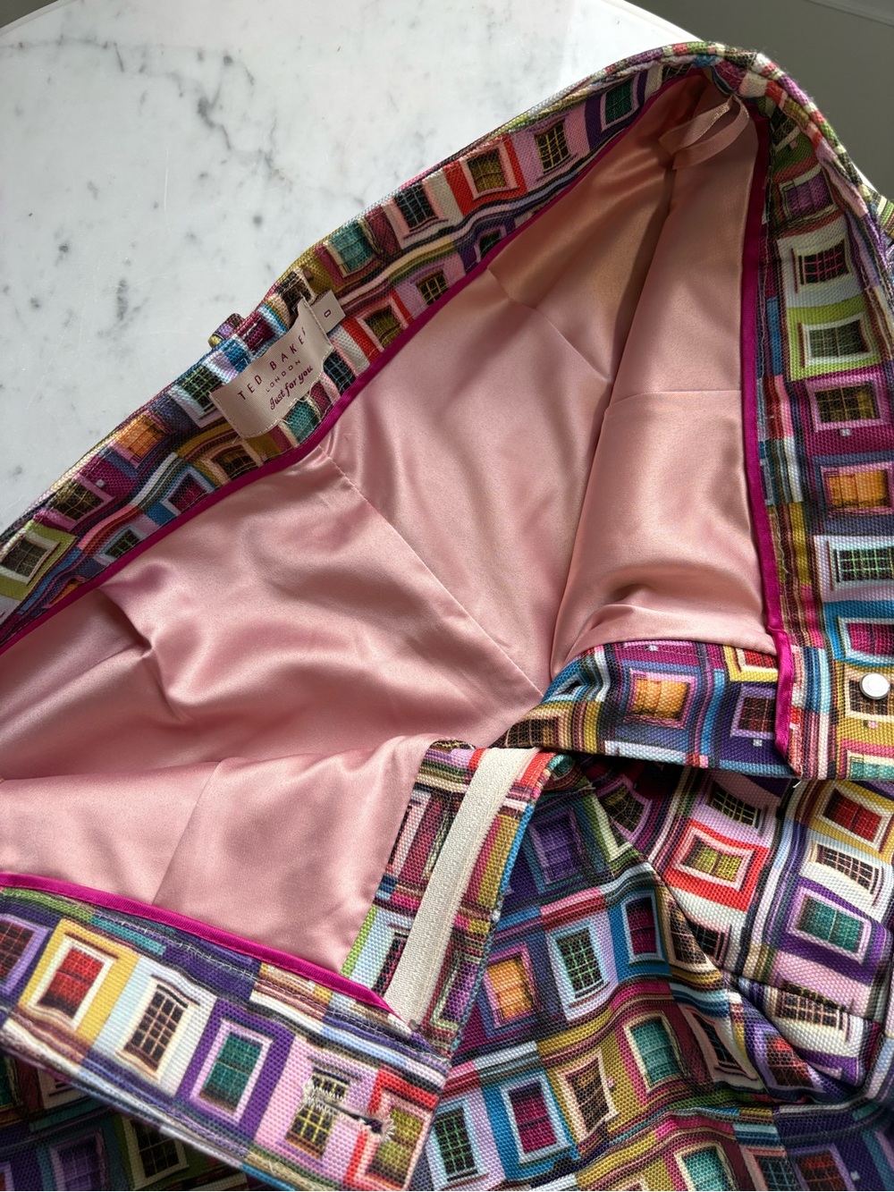 Ted Baker London Colorful Window Print Tailored Shorts Women’s Size 0 - Picture 9 of 10